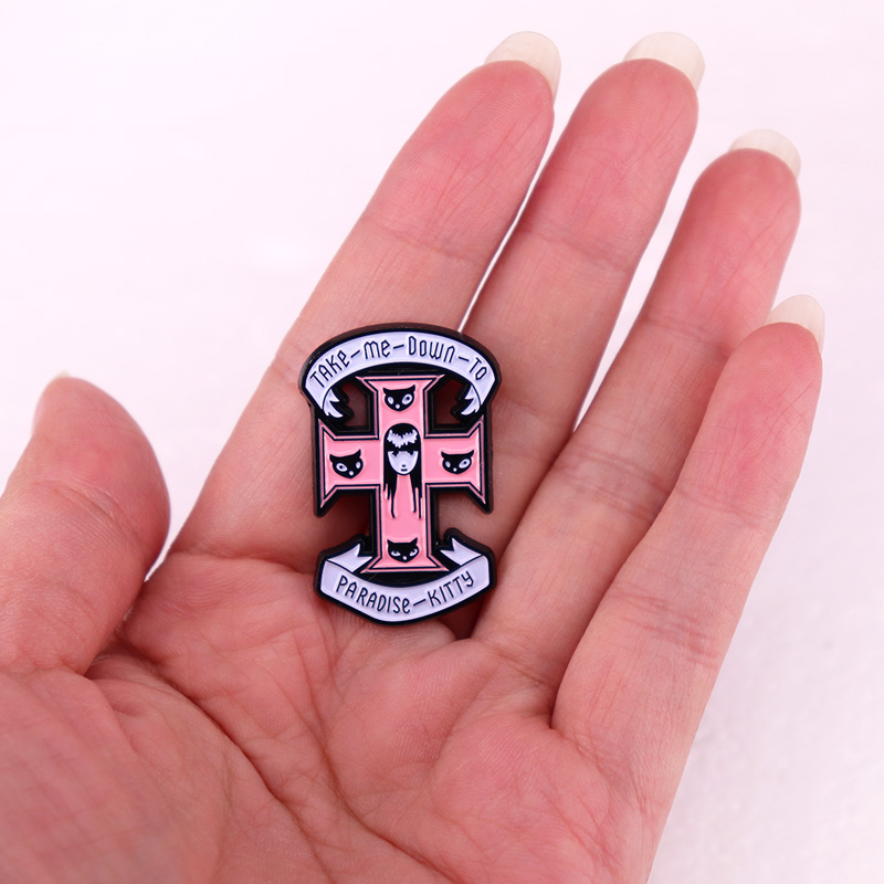 Emily the strangeは、パラダイスバッジエナメ - Paradise Jewelry & Watches Llc Miami Photos のレビューと価格